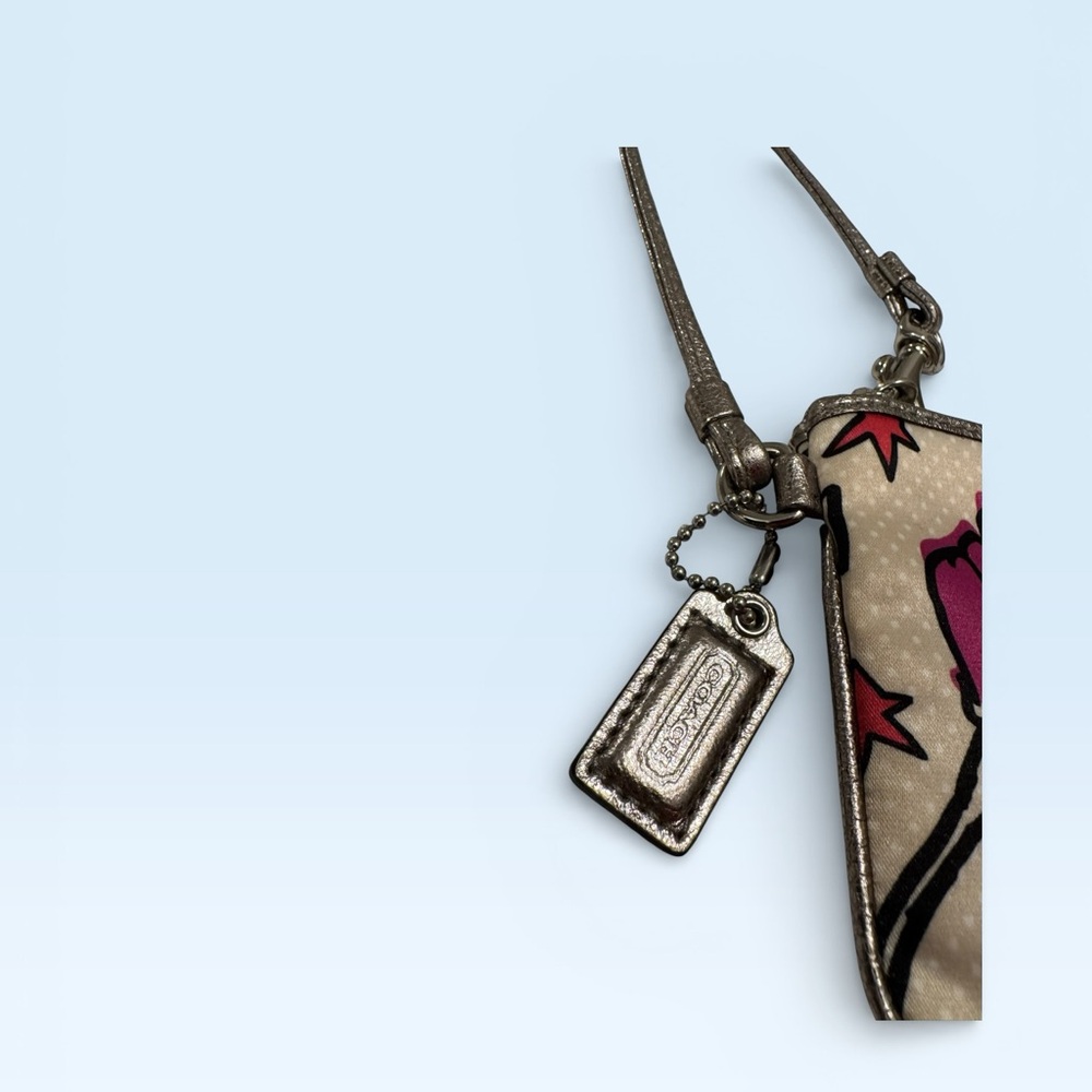 Coach Poppy Floral Wristlet - Picture 4 of 9